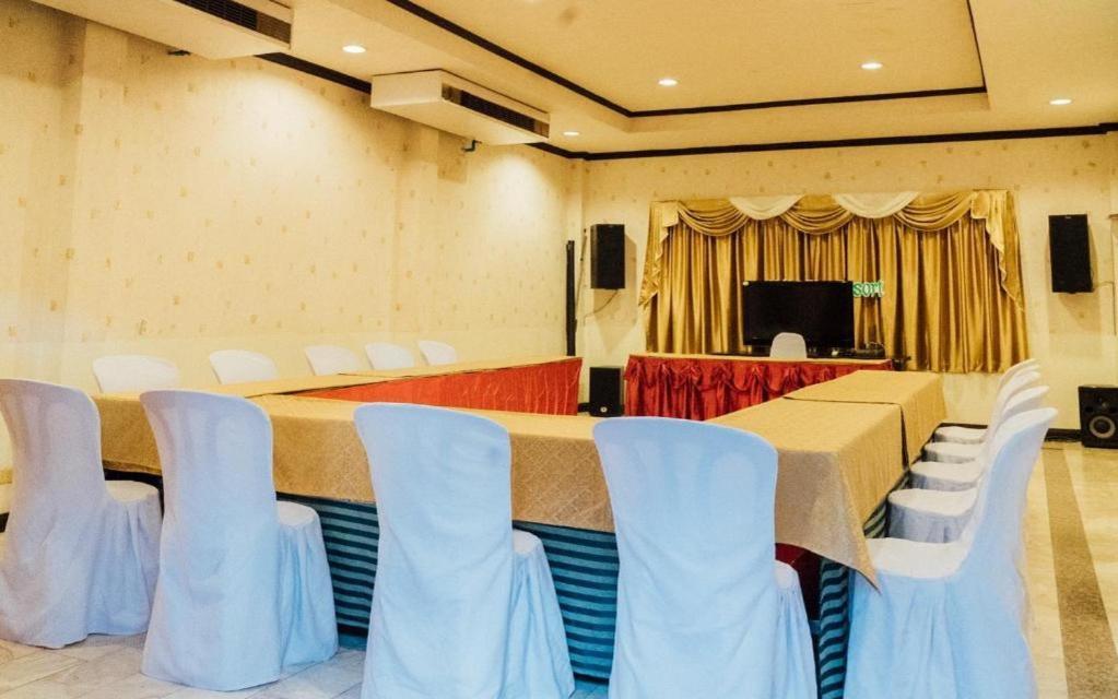 The Pine Resort Pathum Thani Exteriör bild