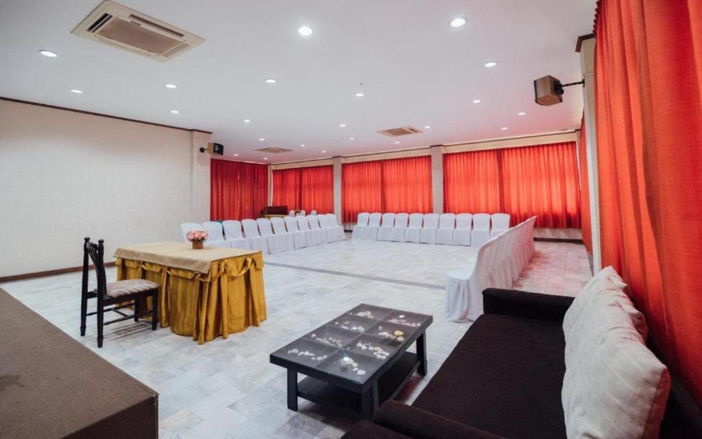 The Pine Resort Pathum Thani Exteriör bild