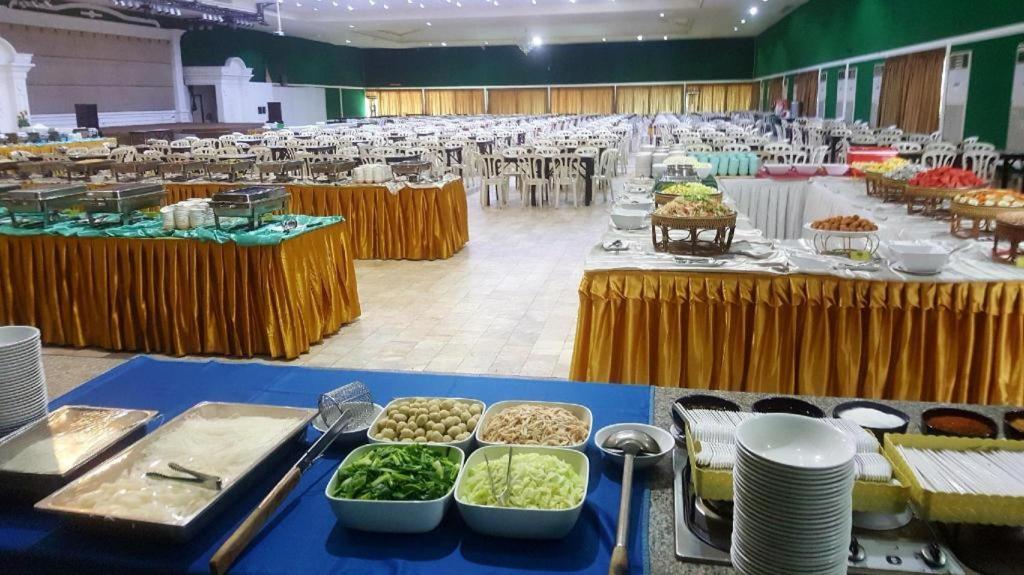 The Pine Resort Pathum Thani Exteriör bild