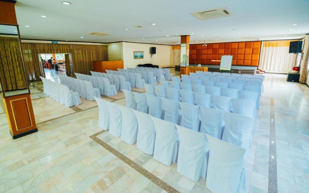 The Pine Resort Pathum Thani Exteriör bild