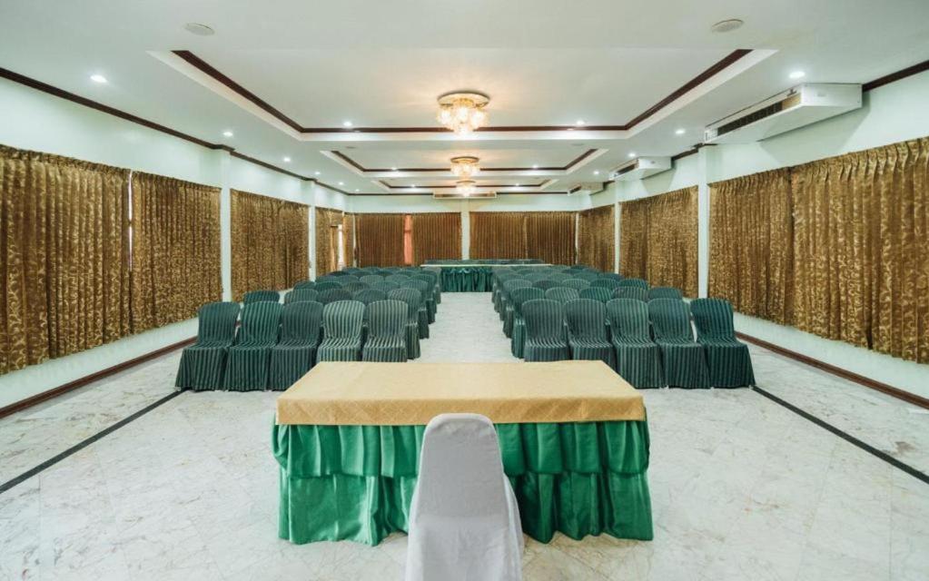 The Pine Resort Pathum Thani Exteriör bild