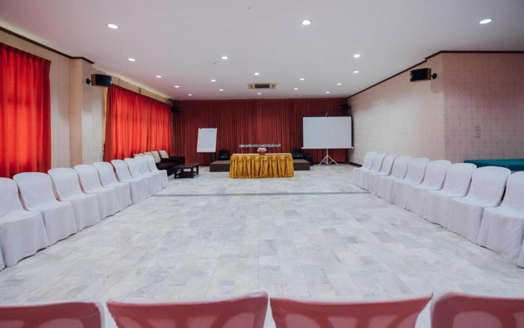 The Pine Resort Pathum Thani Exteriör bild