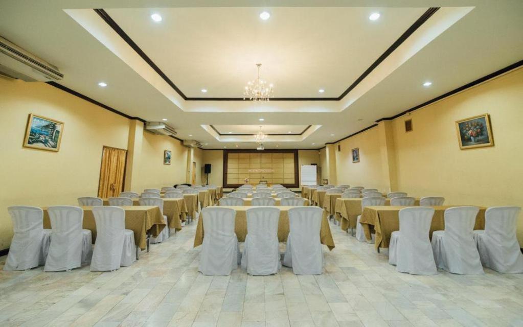 The Pine Resort Pathum Thani Exteriör bild