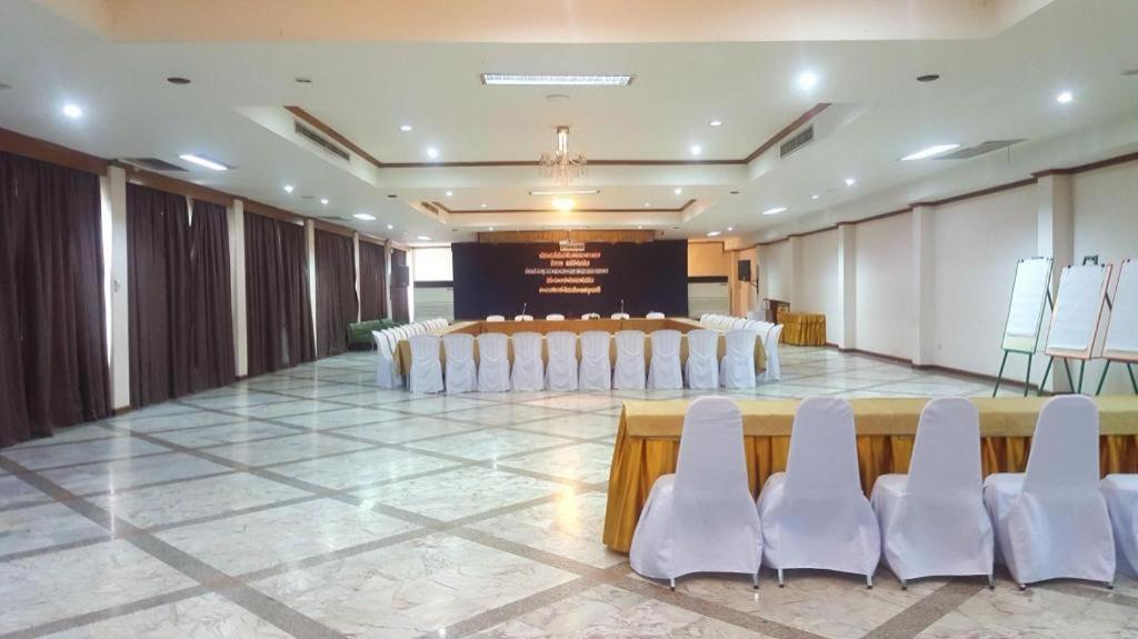 The Pine Resort Pathum Thani Exteriör bild