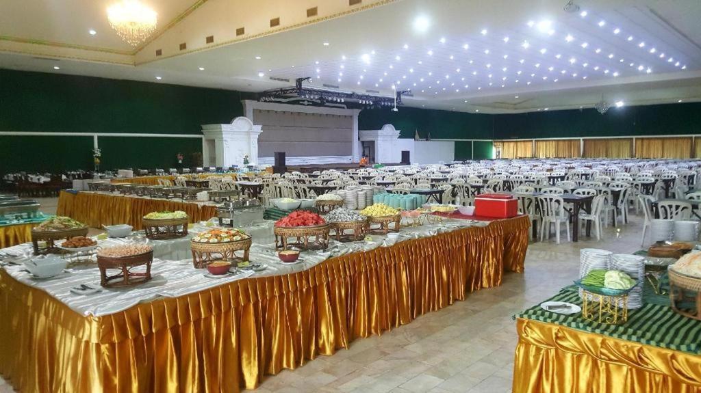 The Pine Resort Pathum Thani Exteriör bild