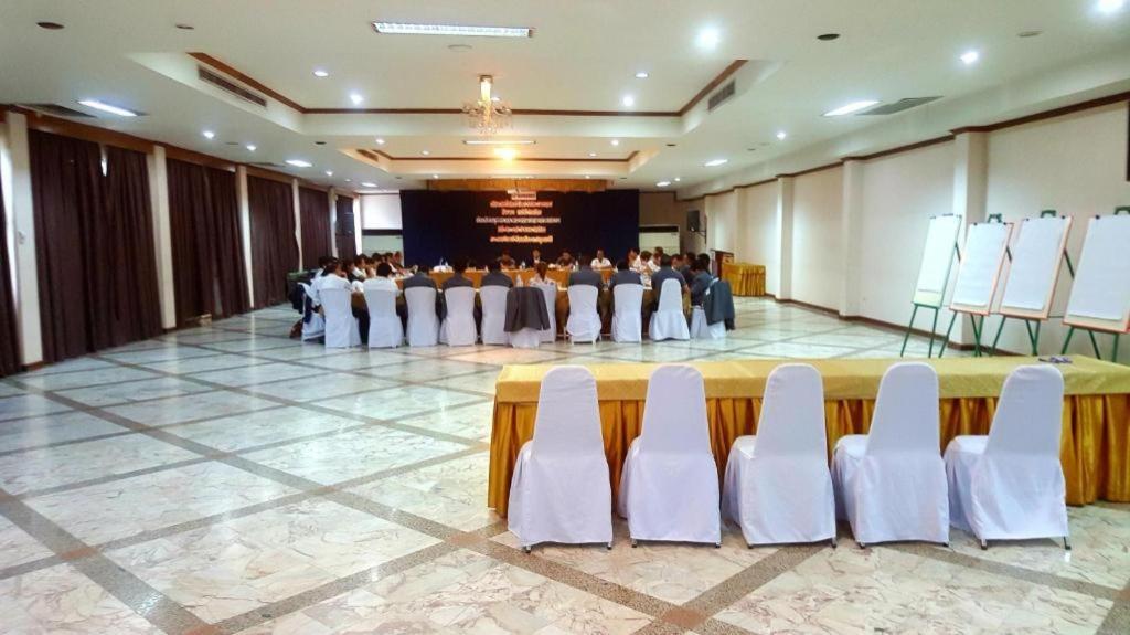 The Pine Resort Pathum Thani Exteriör bild