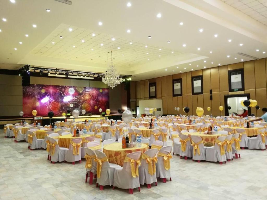 The Pine Resort Pathum Thani Exteriör bild