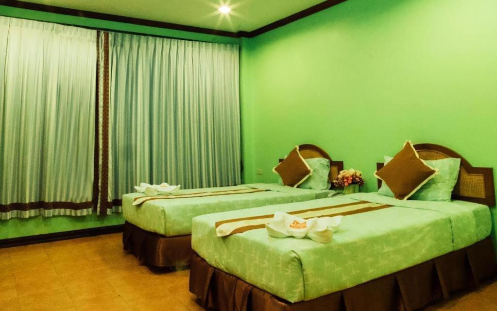The Pine Resort Pathum Thani Exteriör bild