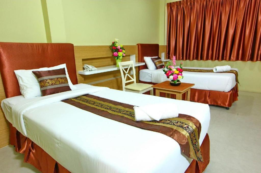 The Pine Resort Pathum Thani Exteriör bild