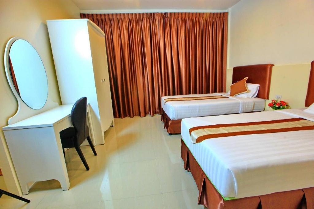 The Pine Resort Pathum Thani Exteriör bild