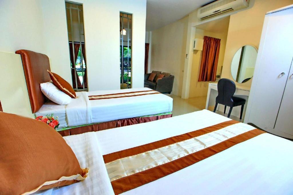 The Pine Resort Pathum Thani Exteriör bild