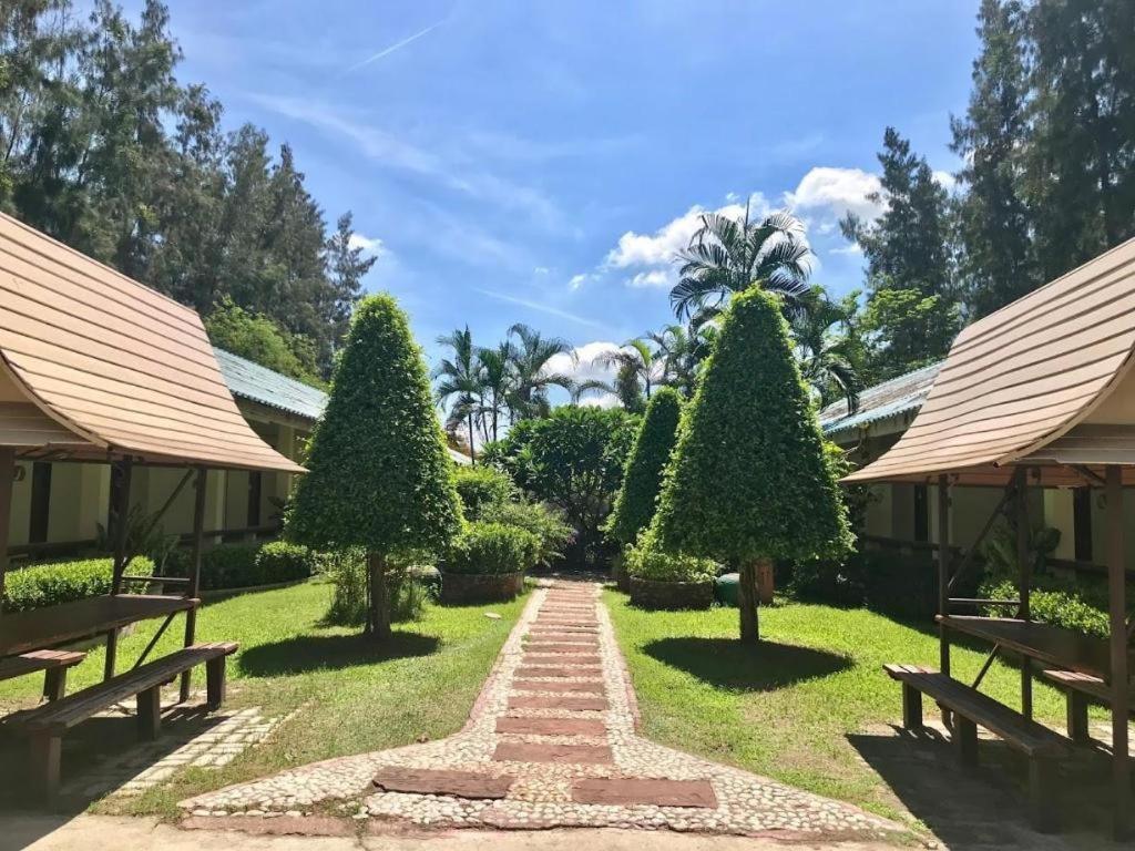 The Pine Resort Pathum Thani Exteriör bild