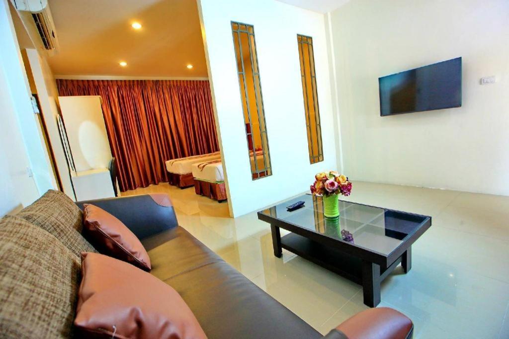 The Pine Resort Pathum Thani Exteriör bild
