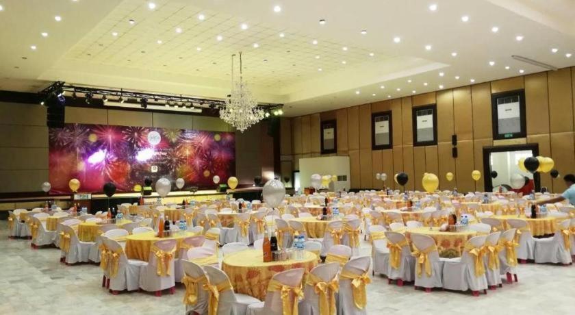 The Pine Resort Pathum Thani Exteriör bild