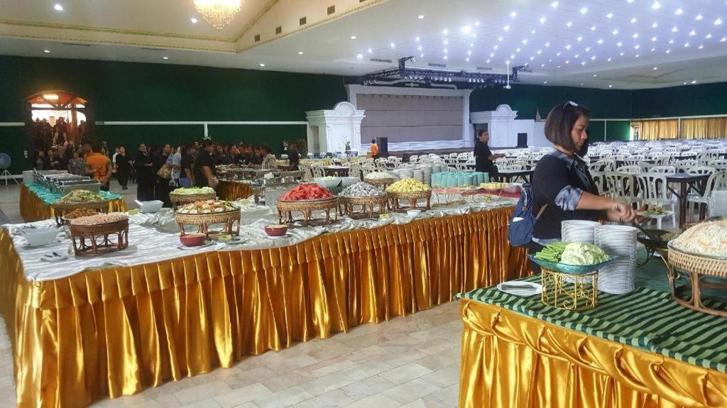 The Pine Resort Pathum Thani Exteriör bild
